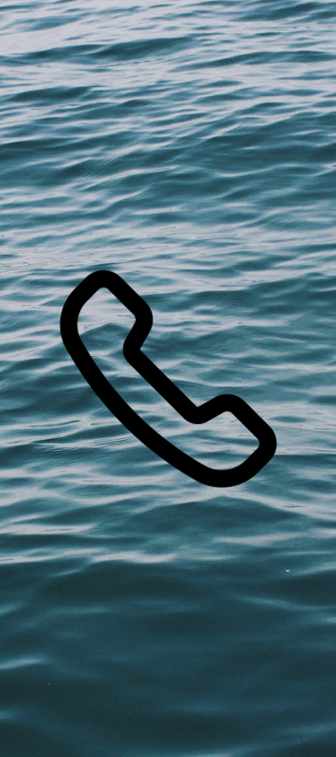 een foto van water met een icoontje van een telefoon